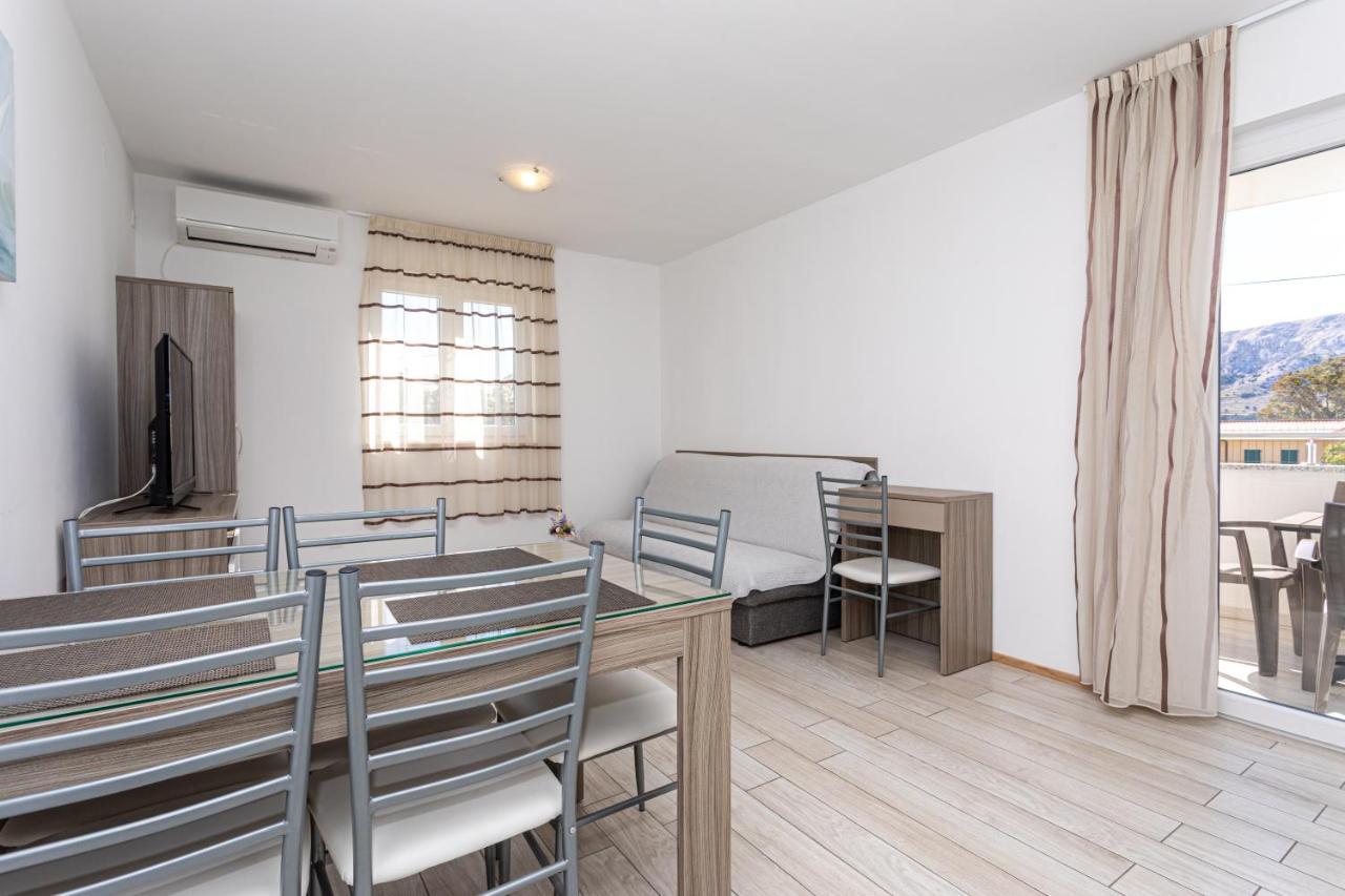 Crnekovic Tomislava 8 * Baška