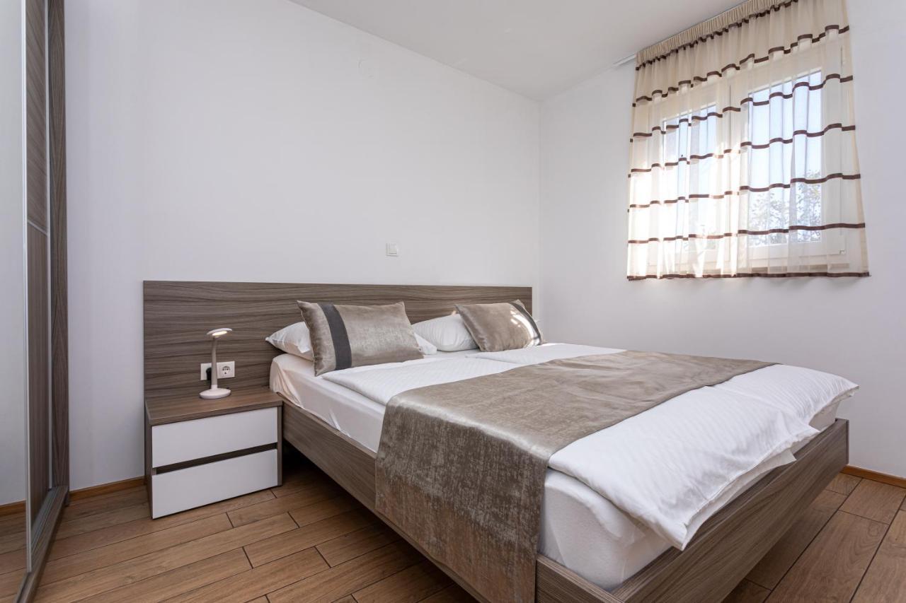 Crnekovic Tomislava 8 * Baška