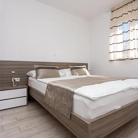 Apartments Crnekovic Tomislava 8 Baška Buitenkant foto