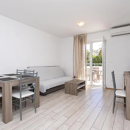 Apartments Crnekovic Tomislava 8 Baška Buitenkant foto