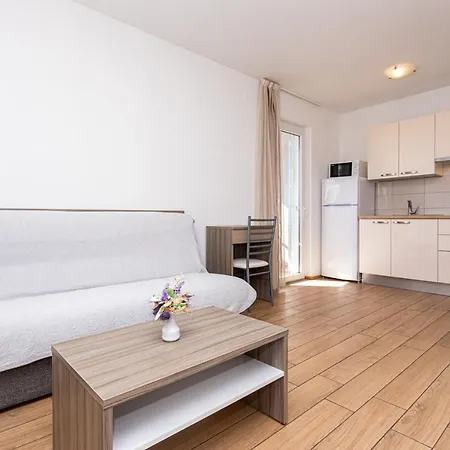 Apartments Crnekovic Tomislava 8 Baška Buitenkant foto