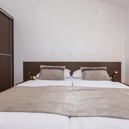 Apartments Crnekovic Tomislava 8 Baška Buitenkant foto