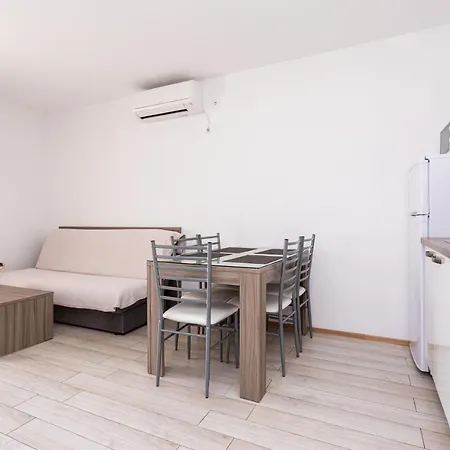 Apartments Crnekovic Tomislava 8 Baška Buitenkant foto