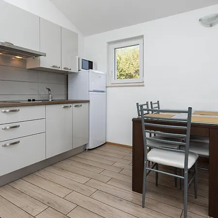 Apartments Crnekovic Tomislava 8 Baška Buitenkant foto