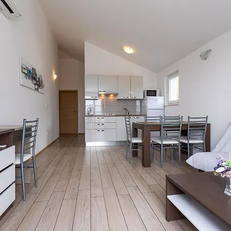 Apartments Crnekovic Tomislava 8 Baška Buitenkant foto