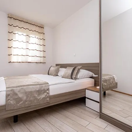 Apartments Crnekovic Tomislava 8 Baška Buitenkant foto