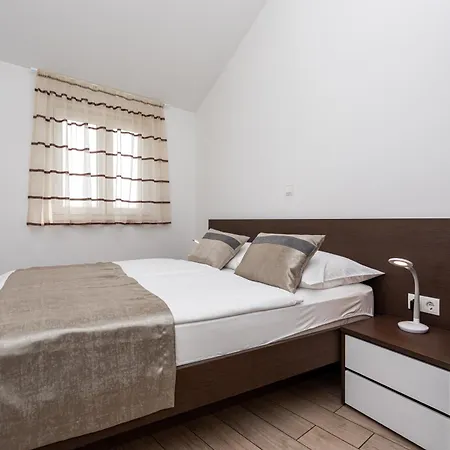 Apartments Crnekovic Tomislava 8 Baška Buitenkant foto