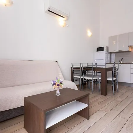 Apartments Crnekovic Tomislava 8 Baška Buitenkant foto