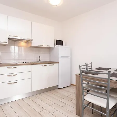 Apartments Crnekovic Tomislava 8 Baška Buitenkant foto