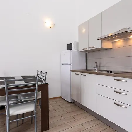 Apartments Crnekovic Tomislava 8 Baška Buitenkant foto