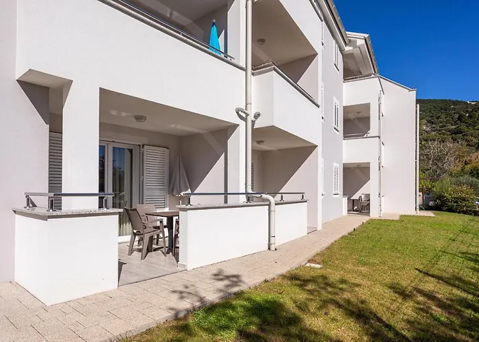 Apartments Crnekovic Tomislava 8