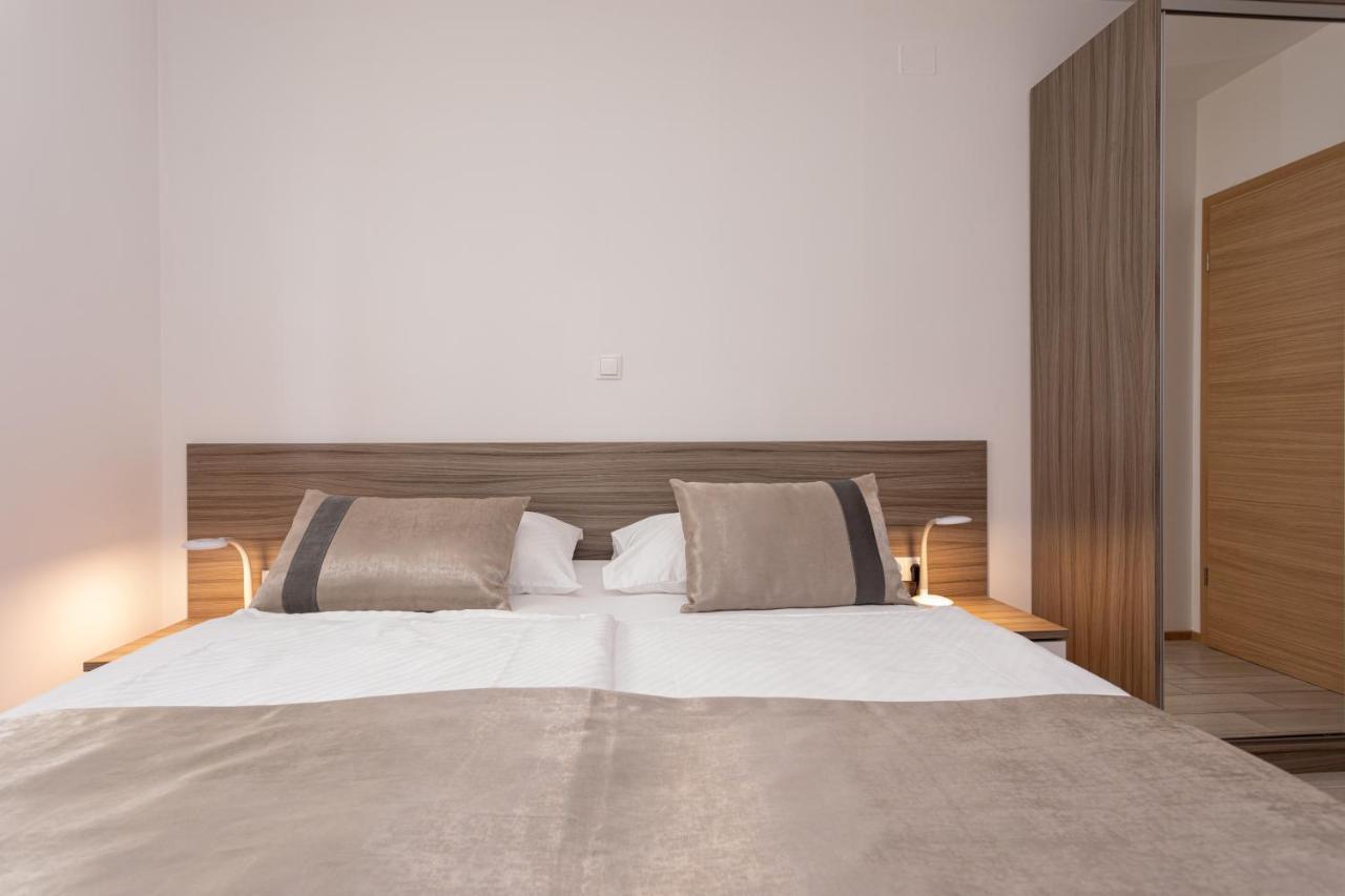 Apartman Crnekovic Tomislava 8 *