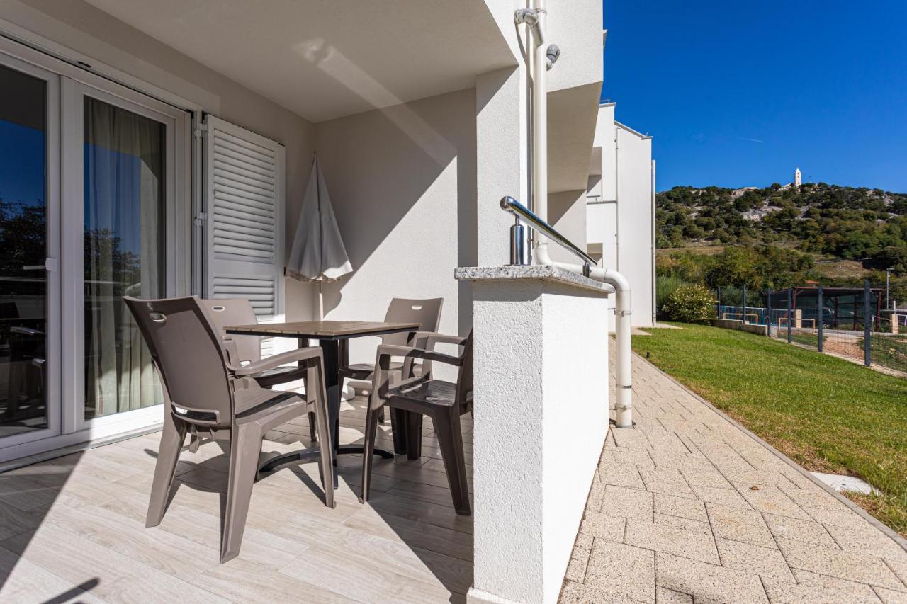 Apartment Crnekovic Tomislava 8 *